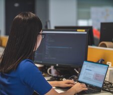 Unternehmen müssen mehr in Weiterbildung zu Künstlicher Intelligenz investieren