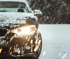 Autofahren bei Schnee und Glätte: Sicher unterwegs im Winter