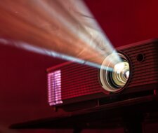 Fernseher, Beamer, Leinwand: Sicher Fußball schauen zuhause Fernseher, Beamer, Leinwand: Sicher Fußball schauen zuhause