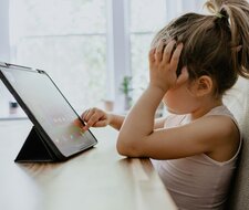 Digitale Helfer, keine Freunde: Wie Kids und Teens ChatGPT & Co sicher nutzen Digitale Helfer, keine Freunde: Wie Kids und Teens ChatGPT & Co sicher nutzen