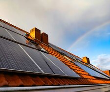 Sicherer Notstrom mit Solaranlagen auf Balkon oder Dach
