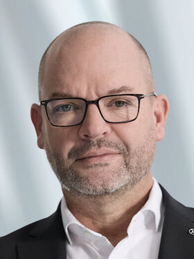 Portrait von Jörg Burzer Mitglied des Vorstands & CTO, Mercedes-Benz Group AG, ist Speaker auf der MobiCon 2026