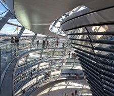 Koalitionsvertrag: TÜV-Verband fordert klaren Kurs auf Sicherheit, Vertrauen und Innovation 