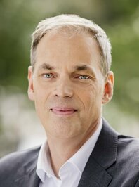 Dr. Alexander Schröer