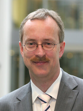 Dr. Hermann Dinkler