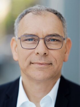 Maurice Shahd Maurice Shahd, Pressesprecher