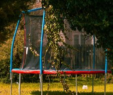 Tipps für sicheres Trampolin-Springen im Garten