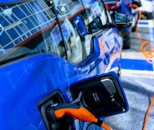 Licht und Schatten: So schneiden E-Autos bei der ersten Hauptuntersuchung ab
