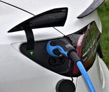 Elektromobilität als Bestandteil einer modernen Fahrerlaubnisausbildung und -prüfung