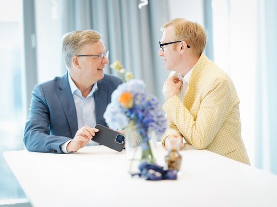 Dr. Johannes Bussmann, CEO TÜV SÜD, und Dr. Joachim Bühler, Geschäftsführer des TÜV-Verbands im Gespräch bei TÜV Politics and Party