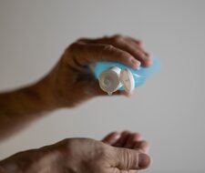 Corona: Wie Arbeitgeber Beschäftigte und Kund:innen richtig schützen Corona: Wie Arbeitgeber Beschäftigte und Kund:innen richtig schützen