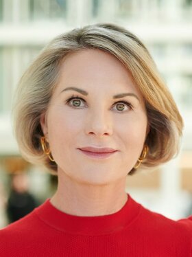 Portrait von Sabine Nitzsche, CFO und Vorstandsmitglied TÜV SÜD und Mitglied des Präsidiums TÜV-Verband