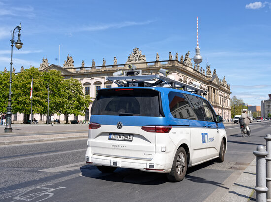 Forschungsfahrzeug EDGAR der TU München in Berlin | © TÜV-Verband