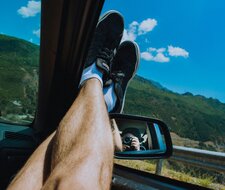 Flip-Flops am Steuer: So gefährlich ist falsches Schuhwerk im Auto
