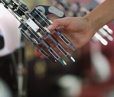 Große Mehrheit fordert gesetzliche Vorgaben für sichere KI