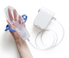 Grippesaison: Bei akuten Atemwegserkrankungen können Inhalatoren helfen