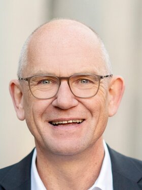 Dr. Dirk Stenkamp