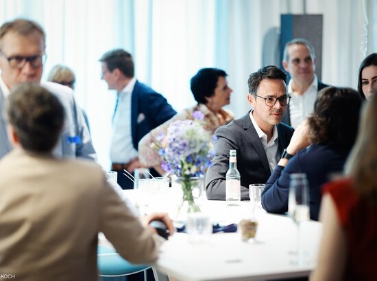 Gäste von TÜV Politics and Party im Gespräch