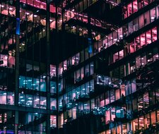 Berufliche Weiterbildung strategisch gestalten – TÜV-Leitfaden hilft Berufliche Weiterbildung strategisch gestalten – TÜV-Leitfaden hilft