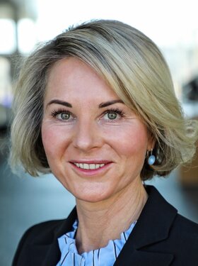 Sabine Nitzsche Portrait von Sabine Nitzsche, CFO und Vorstandsmitglied TÜV SÜD und Mitglied des Präsidiums TÜV-Verband