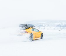 Warnung vor Driftversuchen auf vereisten Straßen