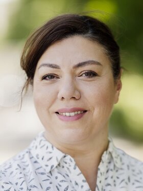 Yasemin Caliskan Yasemin Caliskan, Assistenz