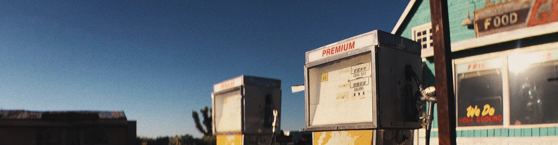 Ungenutzt aussehende Tankstelle