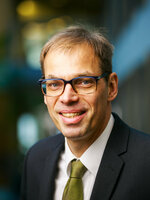 Dr. Alexander Schröer