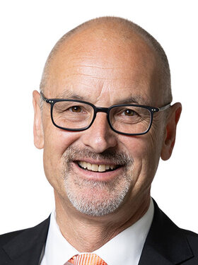 Portrait von Gerhard Müller, Leiter Politik und Wirtschaft TÜV SÜD