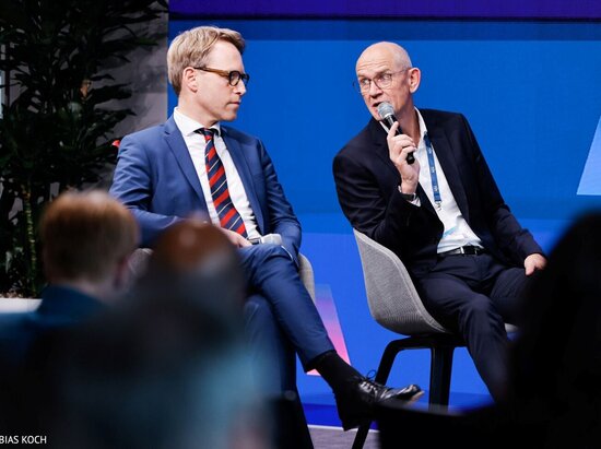 © Tobias Koch Marc Henrichmann MdB und Dr. Dirk Stenkamp, CEO TÜV NORD und stellvertrendes Mitglied des Präsidiums TÜV-Verband, im Gespräch