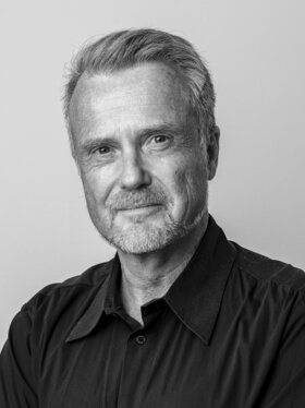 Dr. Dirk Schlesinger