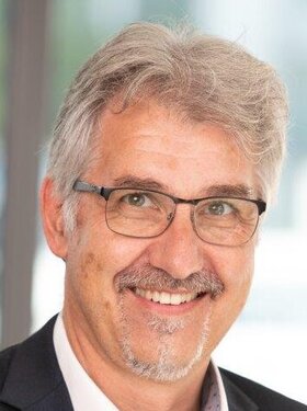 Portrait von Bernd Rimpl, Leiter der Technischen Prüfstelle TÜV NORD