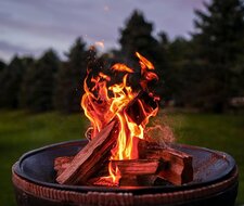 Lagerfeuer ohne Reue: Sicherer Umgang mit Feuerschalen
