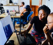 Berufliche Bildung: Lebenslanges Lernen (digital) ermöglichen und fördern