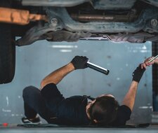 TÜV-Report 2025: Elektroautos mit Licht und Schatten bei der HU