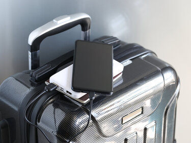 Powerbanks im Flugzeug: Sicher unterwegs mit Lithium-Ionen-Akkus