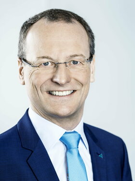 Dr. Michael Fübi