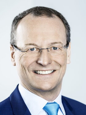 Dr. Michael Fübi