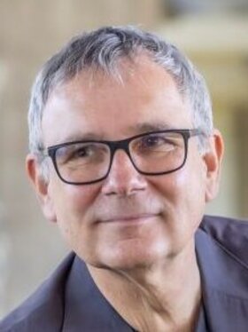 Portrait vonProf. Andreas Kipar, Geschäftsführer und Co-Founder LAND sowie Architekt und Landschaftsarchitekt